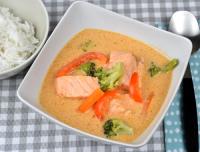 Thaigryta med lax och röd curry